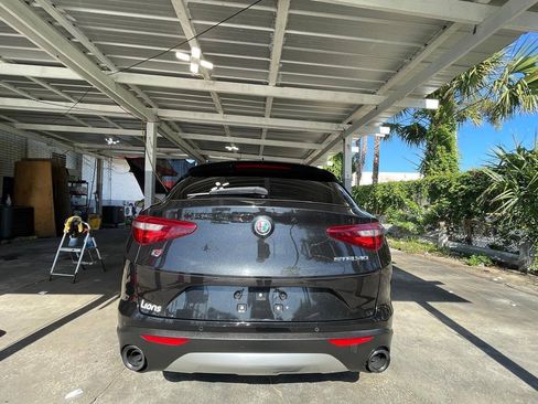 Used 2018 Alfa Romeo Stelvio AWD image 4