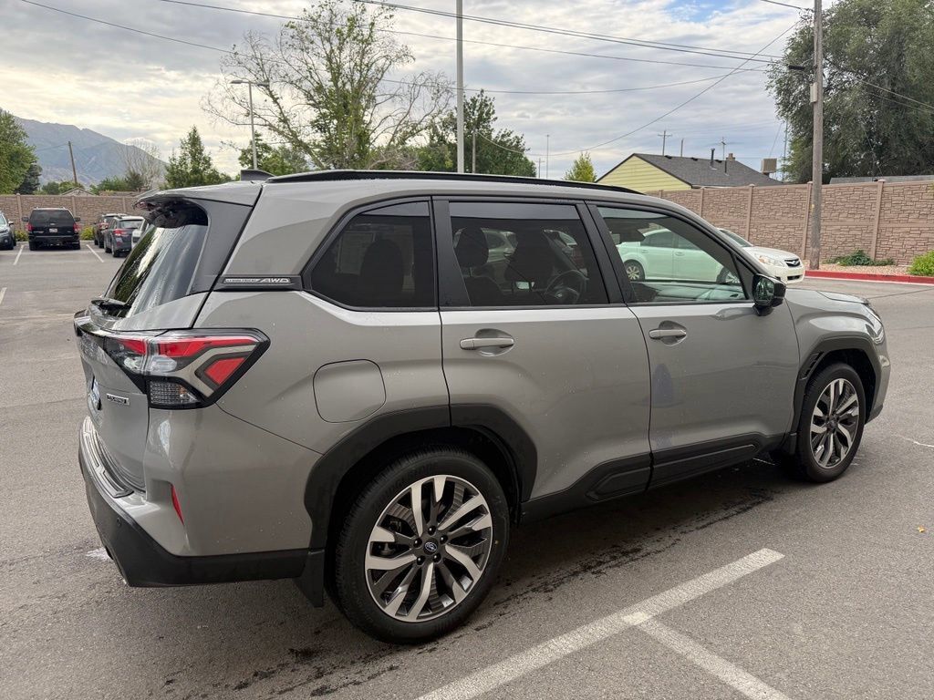 Used 2025 Subaru Forester Touring w/ Popular Package - Touring AWD/4WD image 6