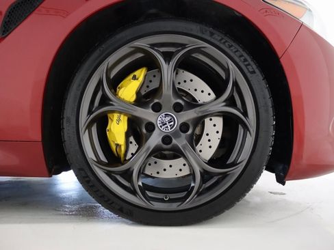 Used 2018 Alfa Romeo Giulia Quadrifoglio w/ Driver Assist Dynamic Package image 81