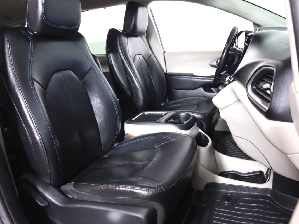 Used 2021 Chrysler Pacifica Touring-L FWD image 40