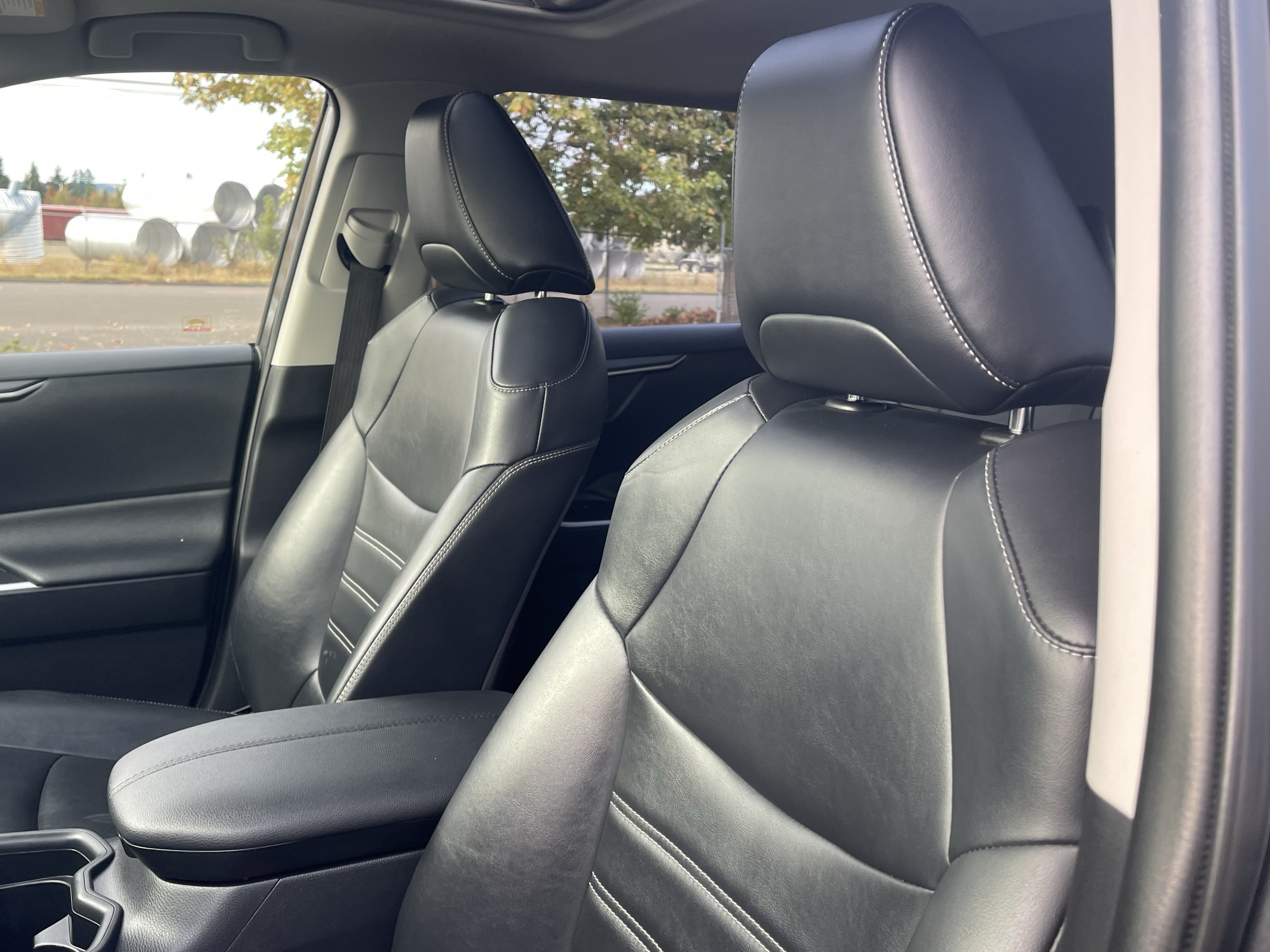 Used 2020 Toyota RAV4 XLE Premium AWD/4WD image 20