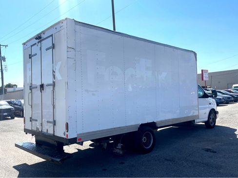 Used 2018 GMC Savana 4500 w/ Power Convenience Package image 5