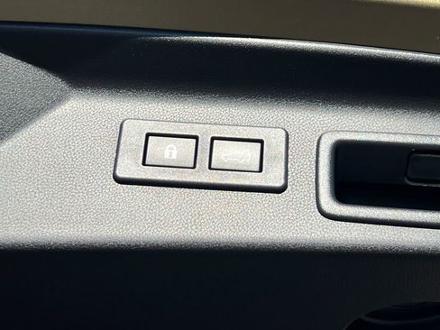 Certified 2025 Subaru Forester Premium image 17