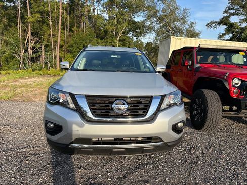 Used 2020 Nissan Pathfinder SL AWD/4WD image 2