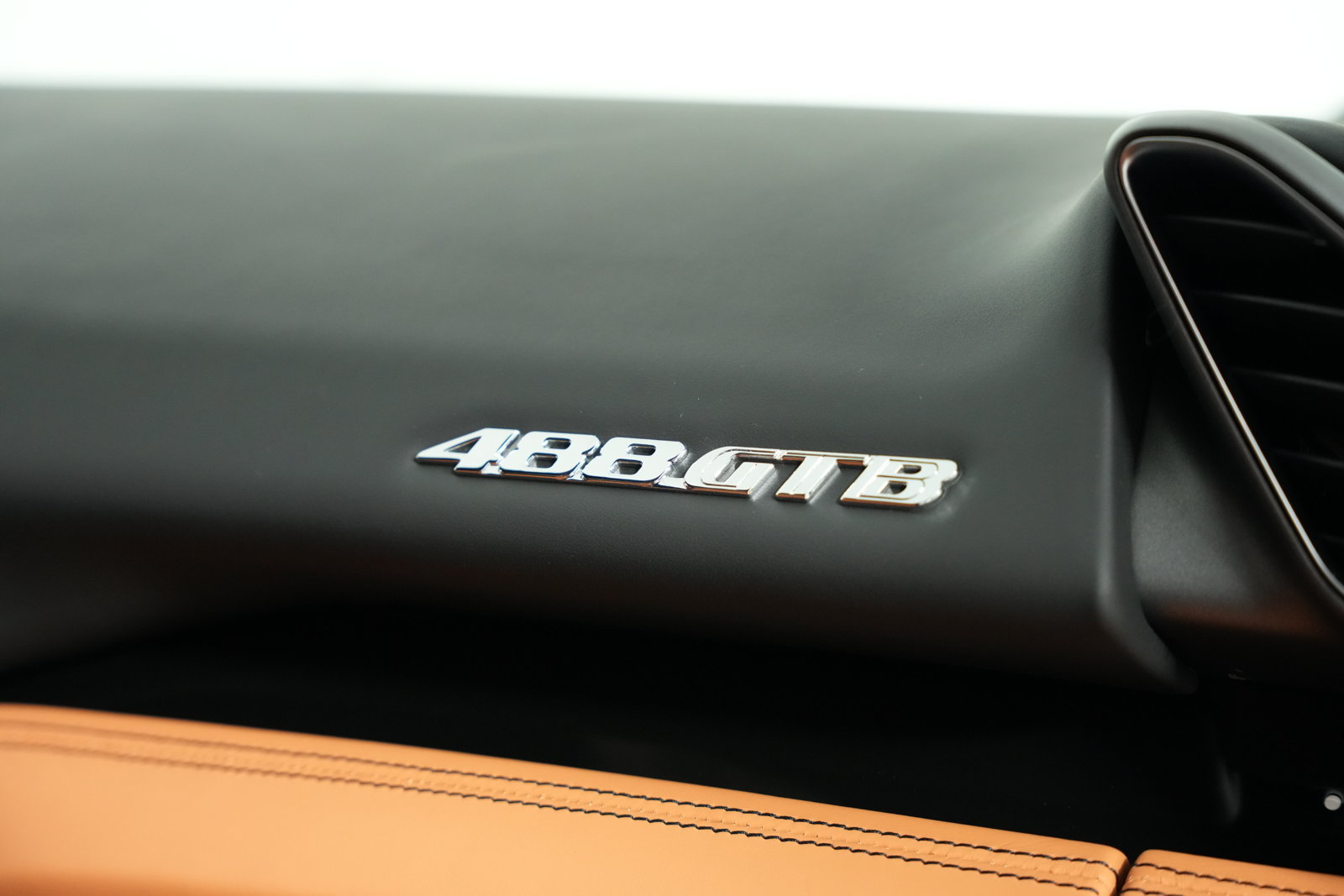 Used 2016 Ferrari 488 GTB RWD image 34