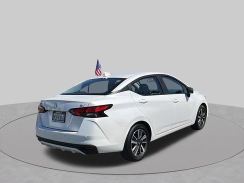 Used 2022 Nissan Versa SV FWD image 3