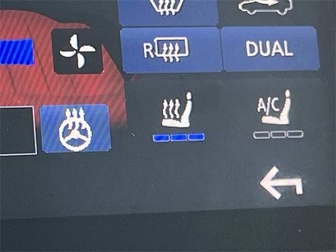 Used 2017 Chrysler 300 C image 36