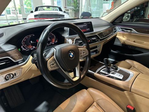 Used 2020 BMW 750i xDrive w/ Executive Package AWD/4WD image 3
