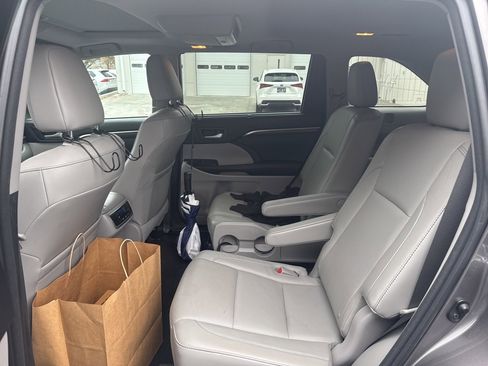 Used 2015 Toyota Highlander Limited Platinum image 8