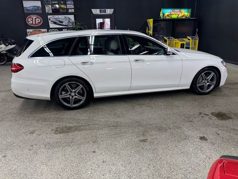 Used 2017 Mercedes-Benz E 400 4MATIC image 6