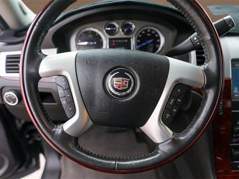 Used 2011 Cadillac Escalade EXT Luxury image 12