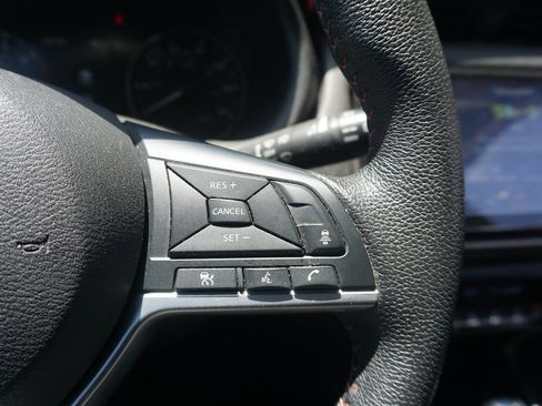 Used 2021 Nissan Kicks SR w/ Interior Electronics Package FWD image 8
