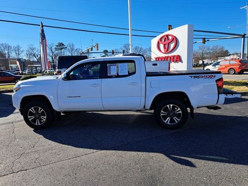 Used 2019 Toyota Tacoma TRD Sport image 12