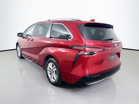 Used 2021 Toyota Sienna Limited image 7