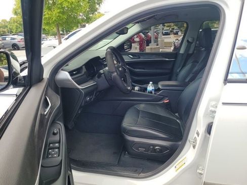 Used 2023 Jeep Grand Cherokee Limited RWD image 9