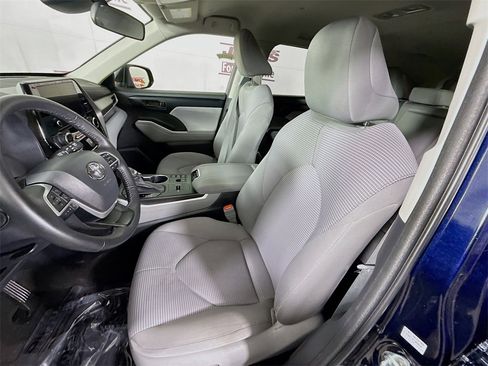 Certified 2023 Toyota Highlander LE image 25