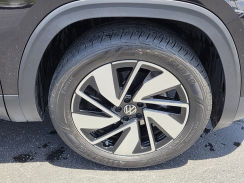 Certified 2024 Volkswagen Atlas SE AWD/4WD image 12