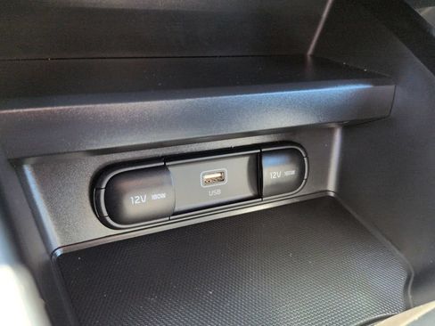 Used 2025 Kia Soul LX FWD image 21