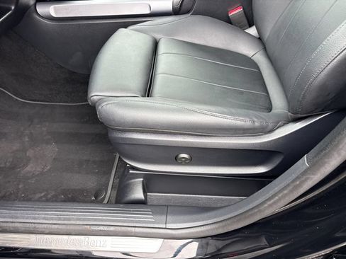 Used 2023 Mercedes-Benz GLB 250 4MATIC image 7