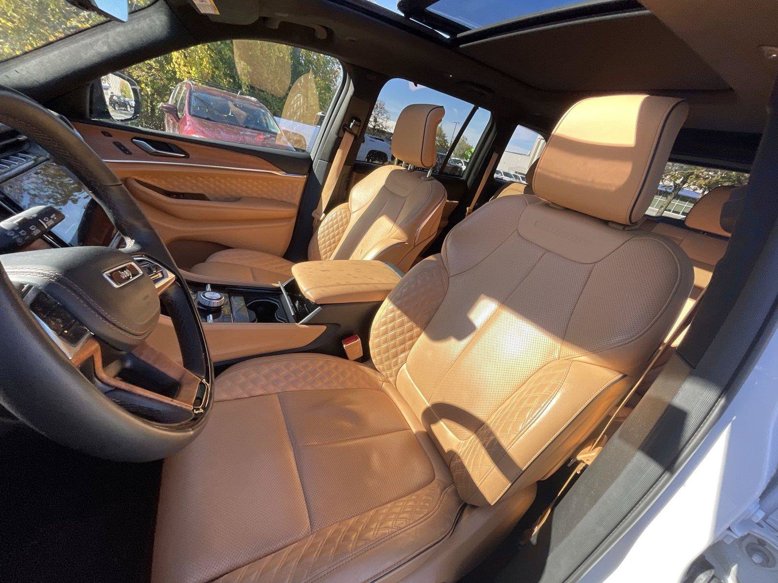 Used 2024 Jeep Grand Cherokee Summit AWD/4WD image 14
