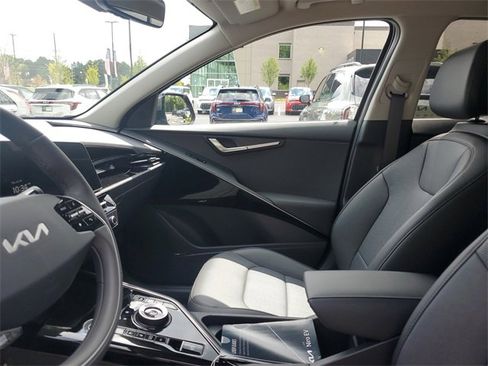 New 2025 Kia Niro SX Touring image 21