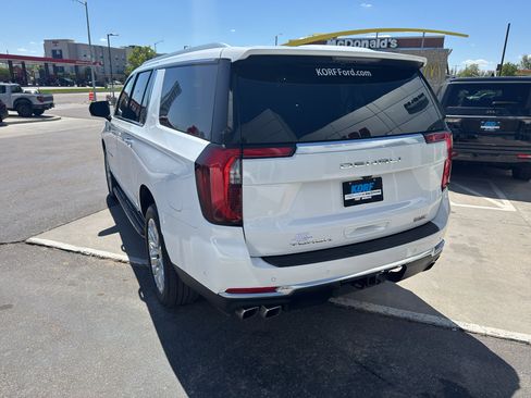 Used 2025 GMC Yukon XL Denali AWD/4WD image 3