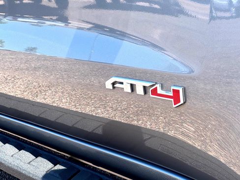 Used 2021 GMC Sierra 1500 AT4 w/ AT4 Premium Package image 9