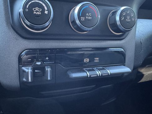 Used 2021 RAM 3500 Big Horn image 29