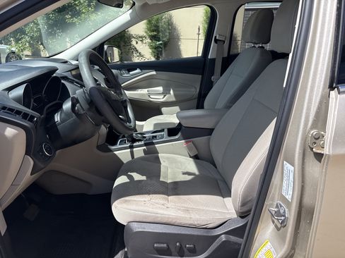 Used 2017 Ford Escape SE w/ Equipment Group 201A FWD image 17