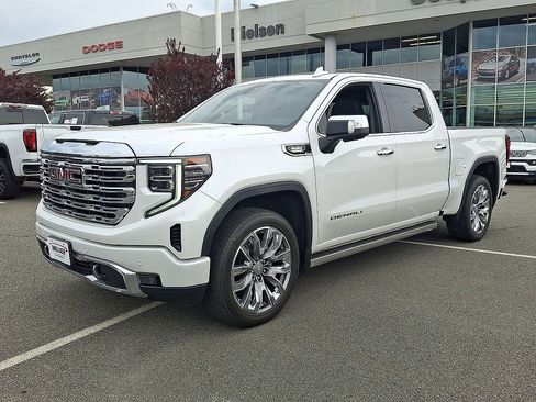 Used 2024 GMC Sierra 1500 Denali w/ Denali Reserve Package AWD/4WD image 9
