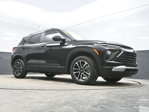 Used 2025 Chevrolet TrailBlazer LT w/ Driver Confidence Package image 22