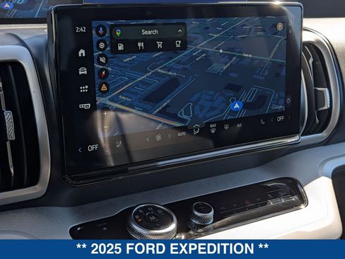 Used 2025 Ford Expedition Active image 33