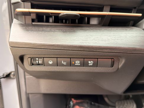 Used 2024 Nissan Ariya FWD image 53