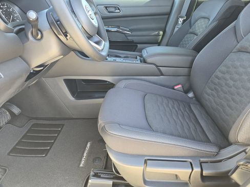 New 2026 Nissan Pathfinder S image 12