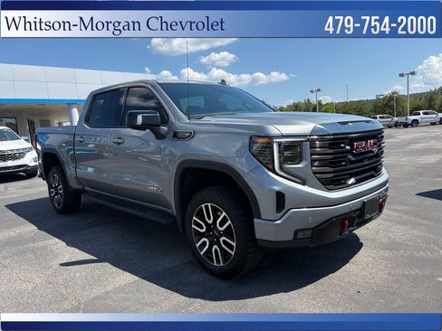 Used 2024 GMC Sierra 1500 AT4 w/ Technology Package AWD/4WD image 3