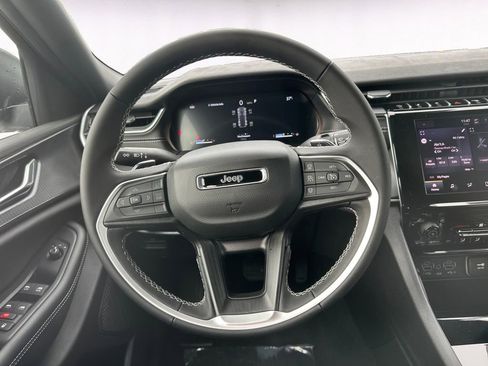 New 2025 Jeep Grand Cherokee Laredo X image 12