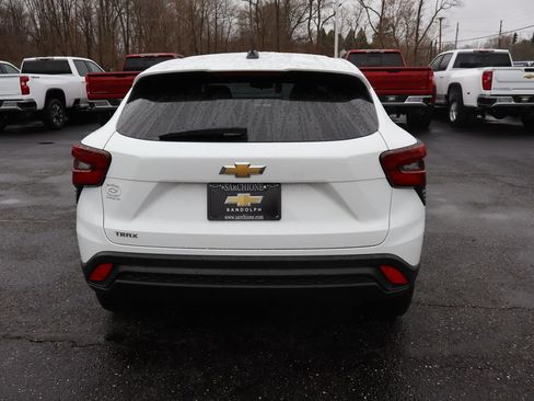 Used 2024 Chevrolet Trax LS image 30