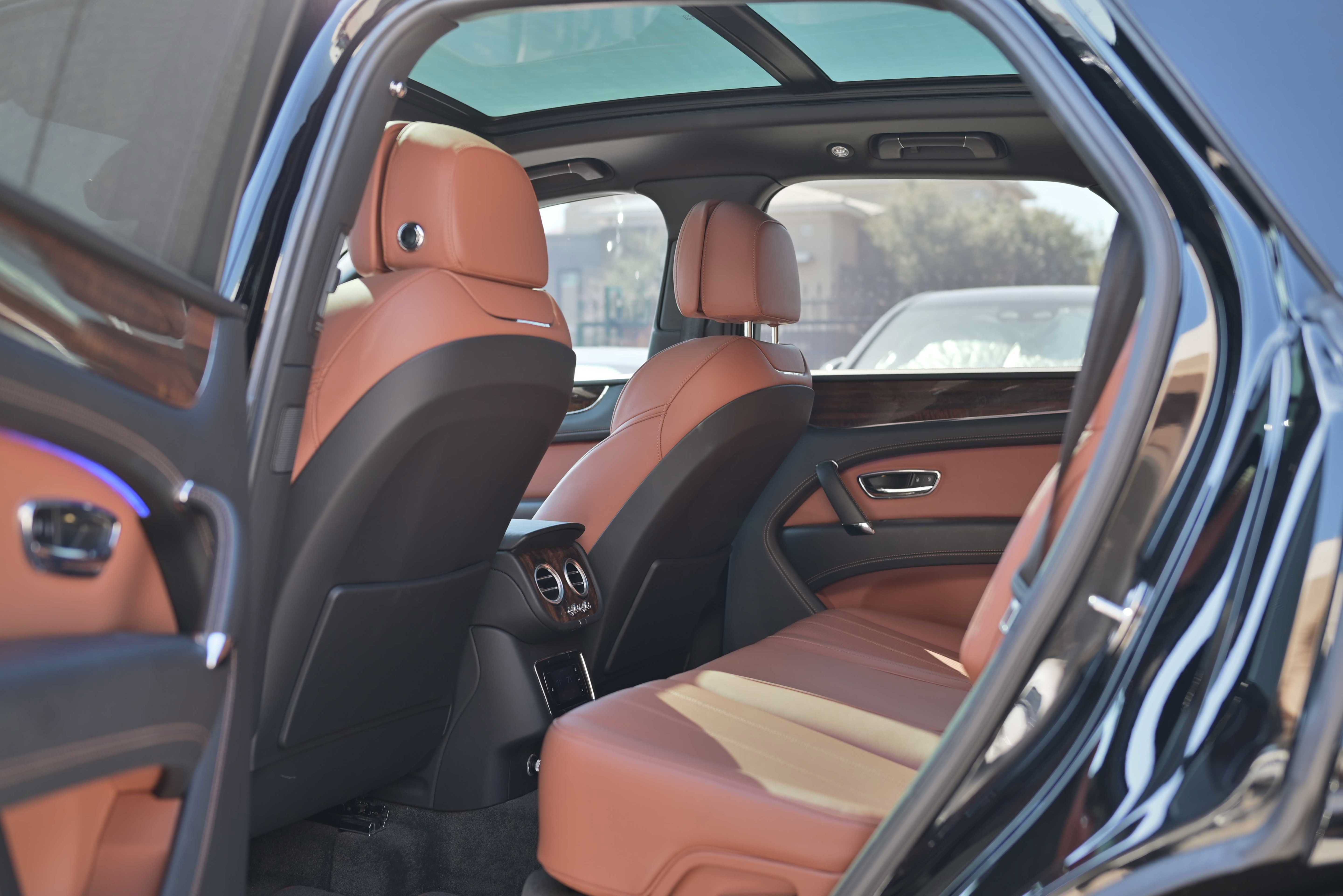 Used 2018 Bentley Bentayga AWD/4WD image 10