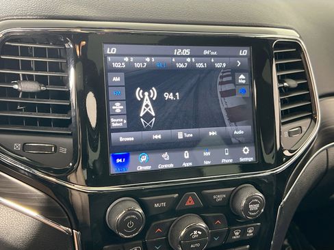 Used 2022 Jeep Grand Cherokee Limited image 15