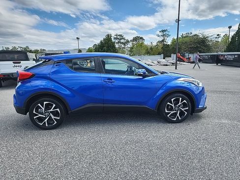 Used 2019 Toyota C-HR XLE image 6