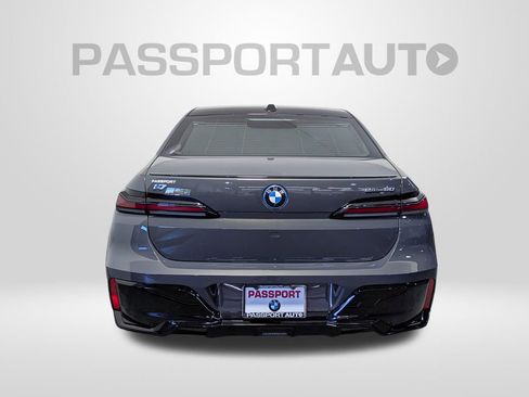 Used 2026 BMW i7 eDrive50 w/ Executive Package RWD image 6