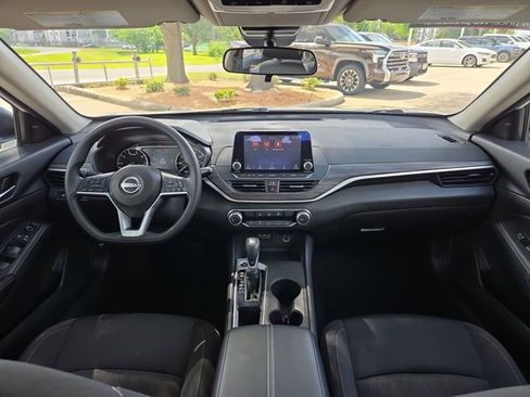 Used 2025 Nissan Altima 2.5 SV image 16