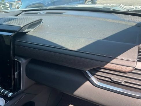 Used 2024 GMC Acadia Denali w/ Super Cruise Package FWD image 18