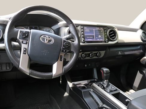 Used 2020 Toyota Tacoma SR5 RWD image 14