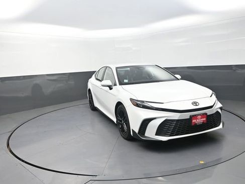 Used 2025 Toyota Camry SE w/ Convenience Package image 36