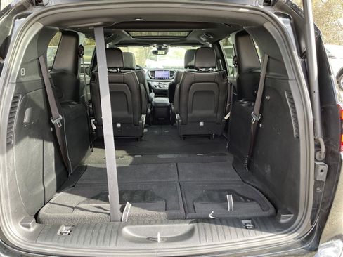 Used 2025 Chrysler Pacifica Limited image 45