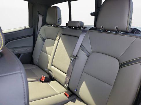 Used 2024 Chevrolet Colorado ZR2 w/ ZR2 Convenience Package III image 14