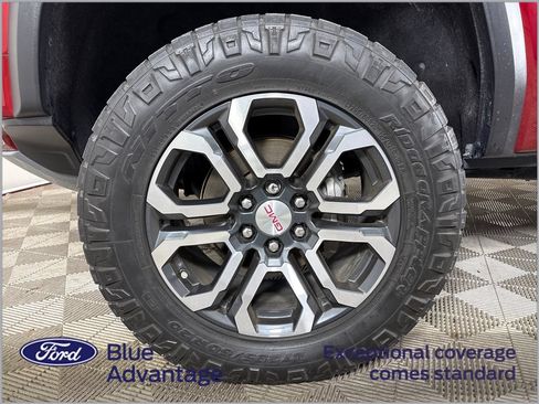 Used 2023 GMC Canyon AT4 w/ AT4 Premium Package AWD/4WD image 10