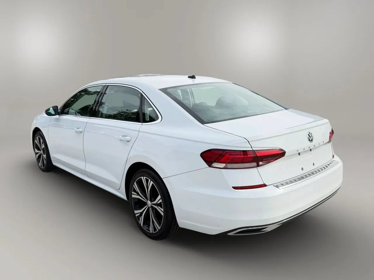 Used 2022 Volkswagen Passat 2.0T SE FWD image 6