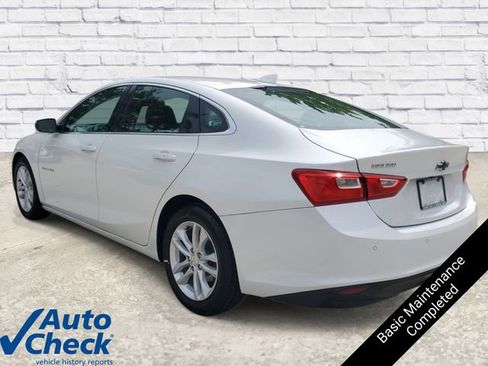 Used 2017 Chevrolet Malibu LT w/ Leather Package FWD image 2